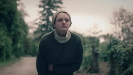 Кадры из сериала Рассказ служанки (2017)
